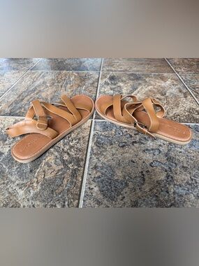 NEW!!! TOMS Sicily Double Cross Ankle Strap Leather Flat Sandals- Tan, Women’s 8